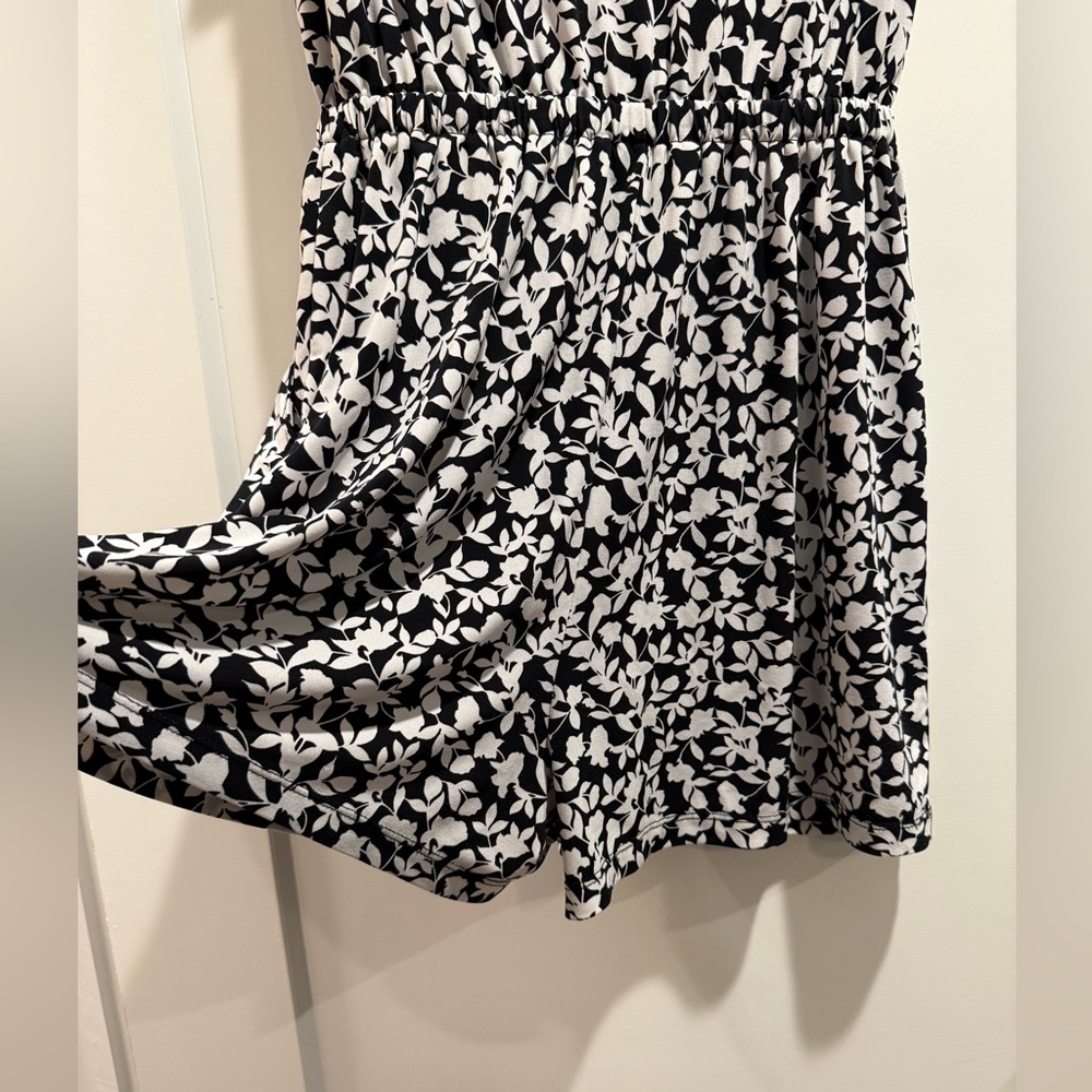 Banana Republic‎ Monochrome Floral romper Size S - Picture 4 of 6
